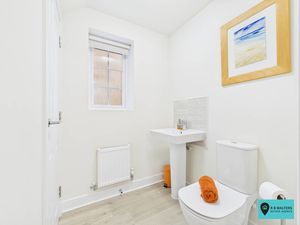 Downstairs WC - click for photo gallery